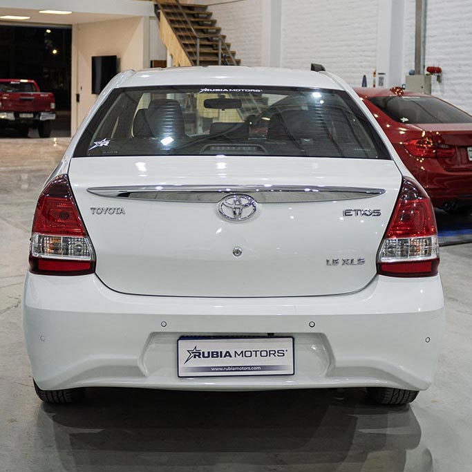 etios-blanco-03