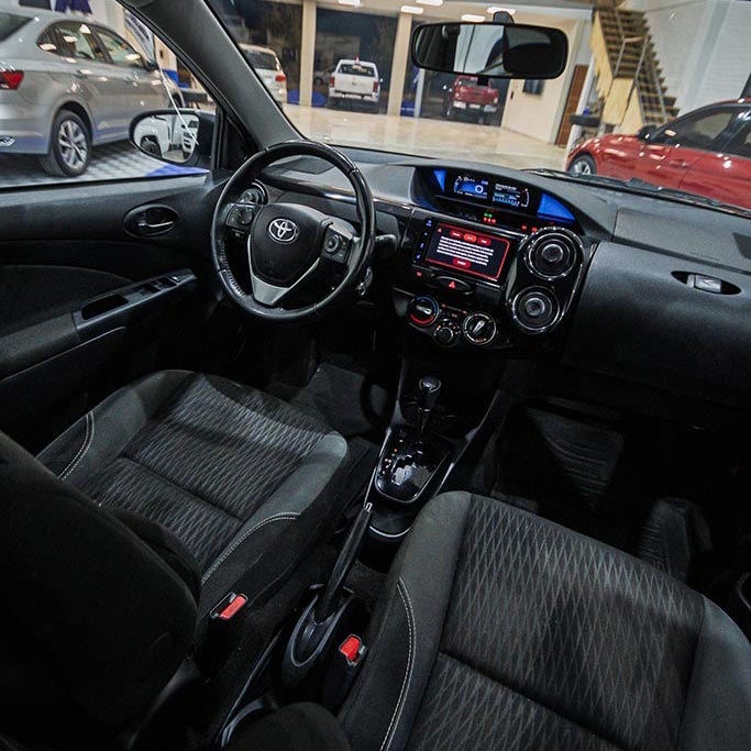 etios-blanco-04