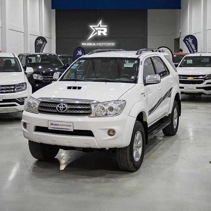 hilux-sw4-blanca-01