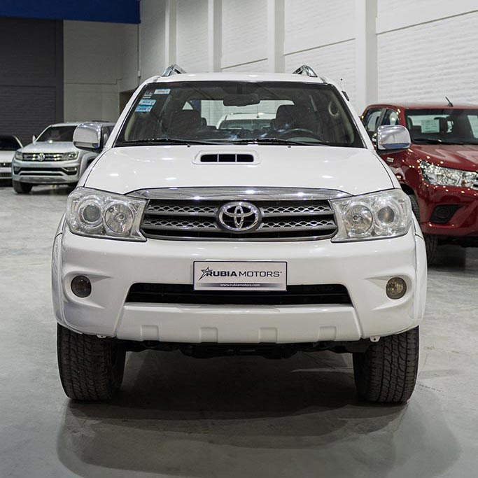 hilux-sw4-blanca-02