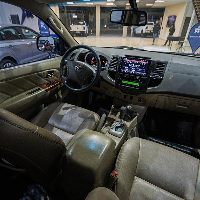 hilux-sw4-blanca-04